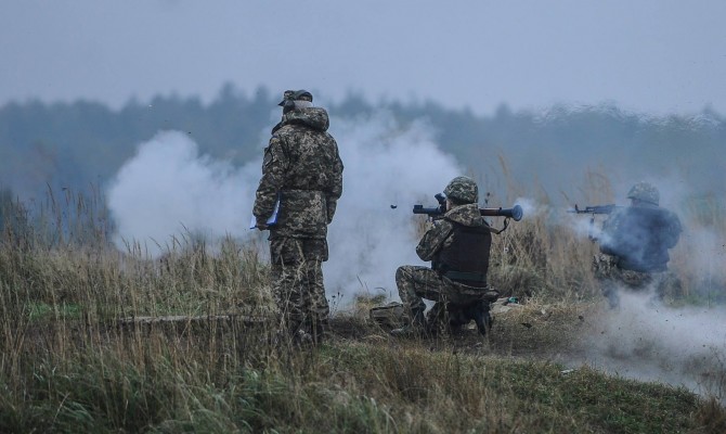 Боевики за ночь 25 раз обстреляли силы АТО