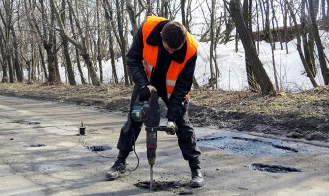 Гройсман: Средства из Дорожного фонда на ремонт дорог будут распределяться по формуле