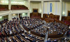 Рада намерена запретить размещать рекламу на фонарях и других конструкциях