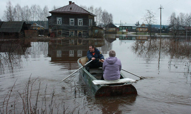 На Закарпатье подтоплены автотрассы и сотни домов