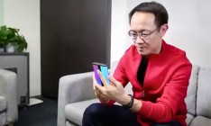 Глава Xiaomi показал концепт смартфона со складывающимся экраном